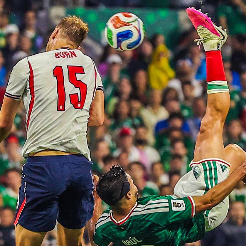 eurofootcom's tweet photo. 🏴󠁧󠁢󠁥󠁮󠁧󠁿💪 Dan Burn (34) against Mexico and Norway... 

• 100% aerial duels won, 2/2
• 9 clearances 
• 7 headed clearances
• 2 blocks

SOLID. 🧱 https://t.co/hAYwJq82e2