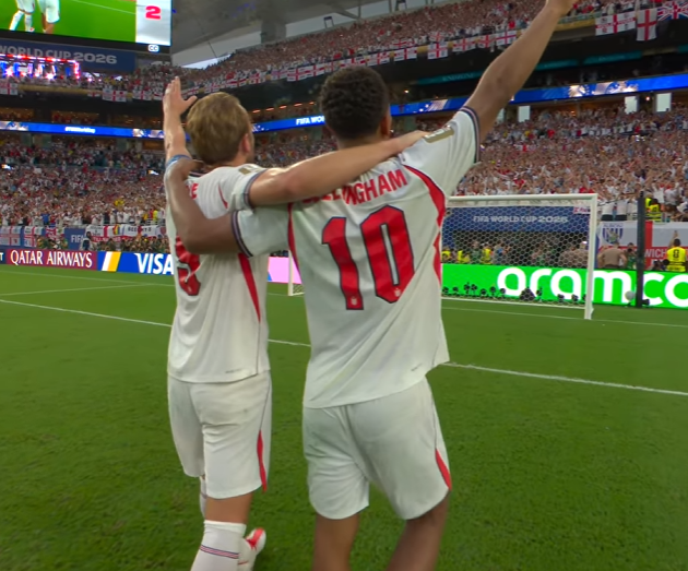 CentralDoBrega's tweet photo. Harry Kane e Jude Bellingham cantando “Wonderwall” com a torcida da Inglaterra.

Galera, eles estão com clima...

📸 Cazé TV https://t.co/PT6scad9o3