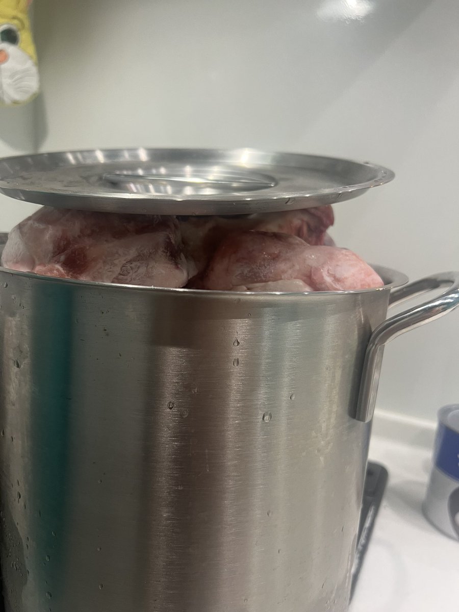 garlicramenb's tweet photo. 最近気付いたことがあって
豚骨は炊くものではなく食べに行く
これが1番効率いい！ https://t.co/IJVYzQWCzS