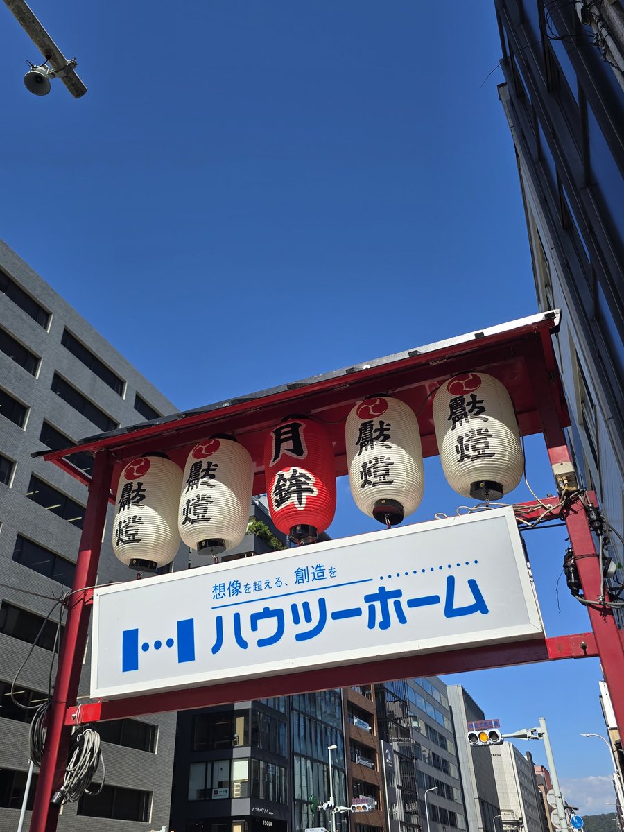 noblemindedness's tweet photo. 青空に映える https://t.co/a3gpVU4rNd