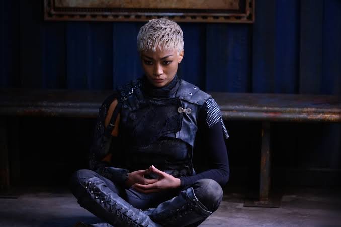 the100acervo's tweet photo. não importa o que acontecia em the 100, a gaia estava sempre rezando. https://t.co/oAjjUaQFH5
