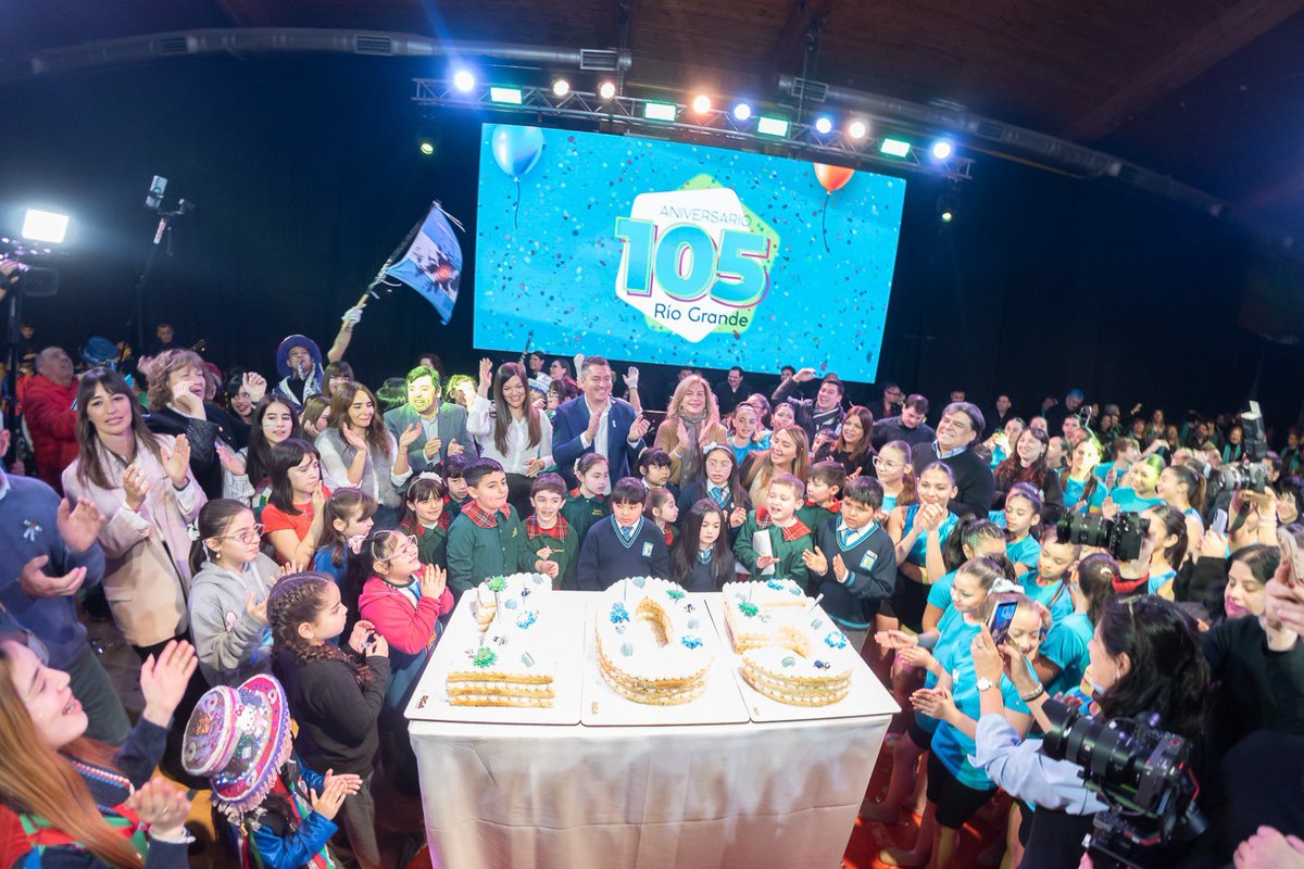 PartidoVerdeTDF's tweet photo. Acompañamos el acto oficial por el 105° aniversario de Río Grande.

Celebrar juntos un nuevo aniversario es reconocer nuestra historia, valorar el presente y renovar el compromiso de seguir construyendo una ciudad con más oportunidades, desarrollo y arraigo para todos y todas. https://t.co/fr5A3JMA66
