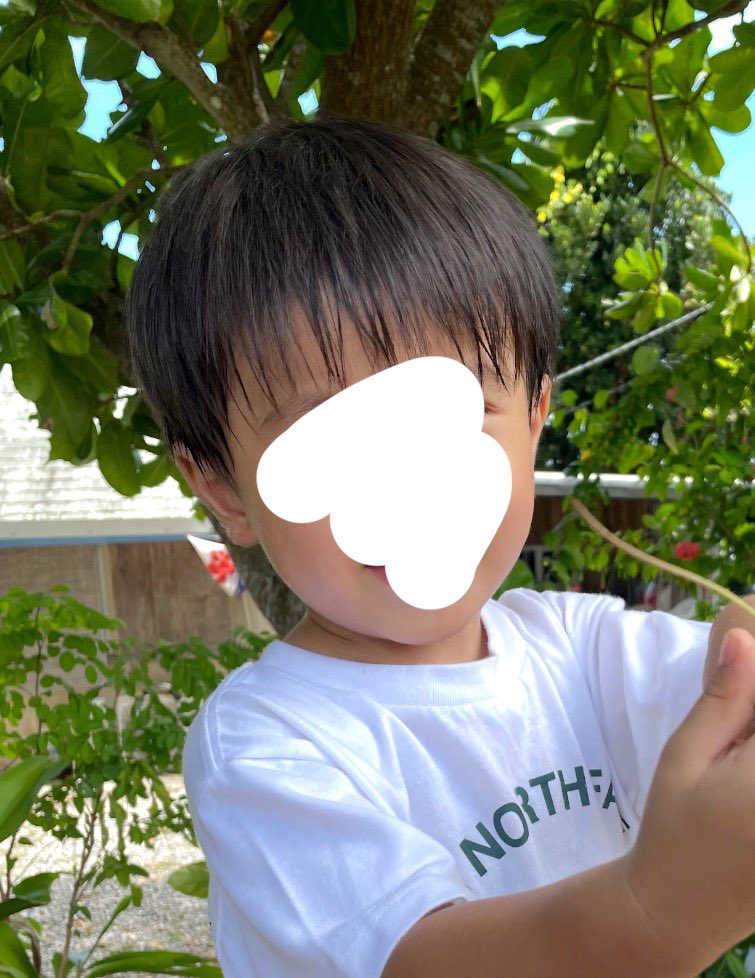 zzz_nemui_zzz0's tweet photo. うちは右と左を行き来する感じだったけど、3歳以降は右は無くしていったかな
シンプルにバブみがある時期限定の髪型というか、この時期にこれをやらないなんてもったいない！とすら感じるw
女の子の眉上ぱっつんも！
この時期ってまだ男女が曖昧でただ無条件に可愛い存在じゃないですか、、 https://t.co/UK48GUvwwk