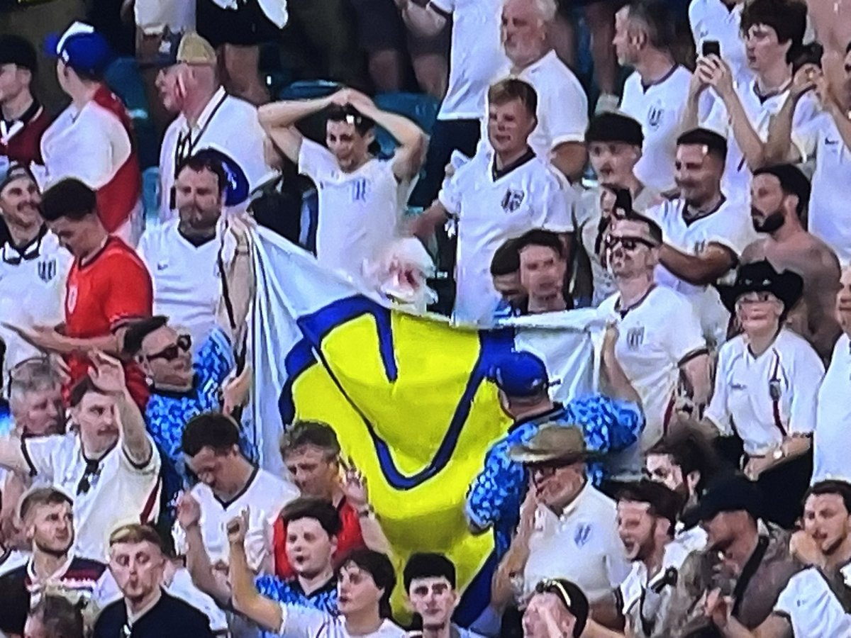 davidroutledge's tweet photo. Smiley face England 🏴󠁧󠁢󠁥󠁮󠁧󠁿 2- 1 
#FIFAWWC  
#LUFC 
#NORENG https://t.co/HKgfyhTXGA