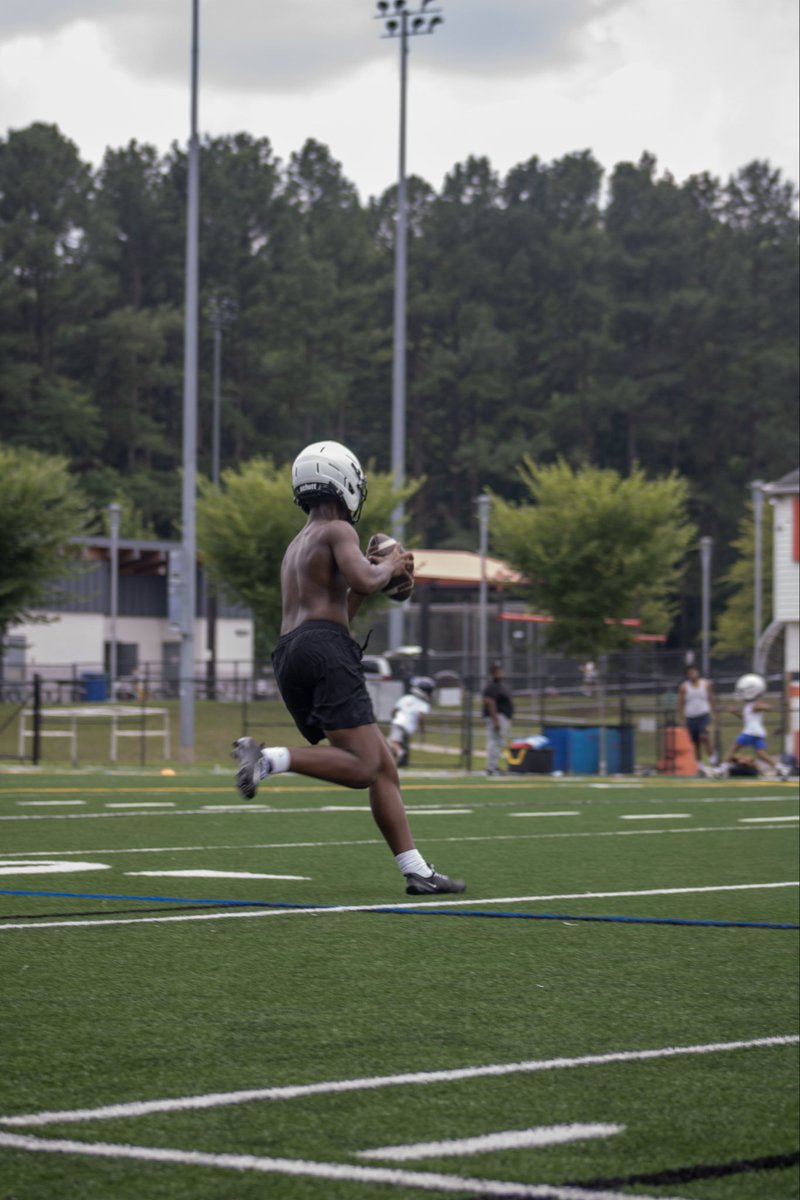 CalebAnderson0_'s tweet photo. Great work today with @CoachTay_C2C, getting ready for the regular season, big freshman year up ahead. https://t.co/ytf7HLCozv