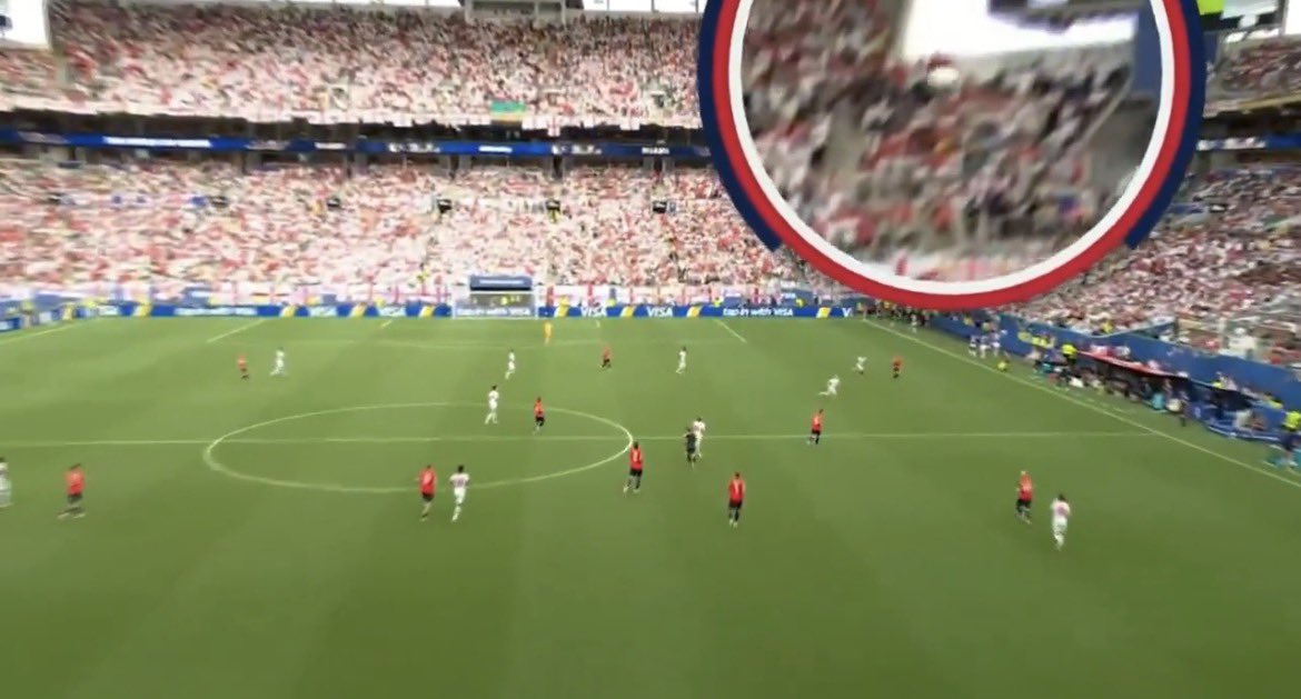 cris__ese's tweet photo. A Mbappé le regalaron un penal, a España no le cobraron un penal clarísimo y en el gol de Inglaterra la pelota pega en una cámara

Pero no sabes cómo roba Messi en el mundial de Infantino https://t.co/1Pv8TFoJtF