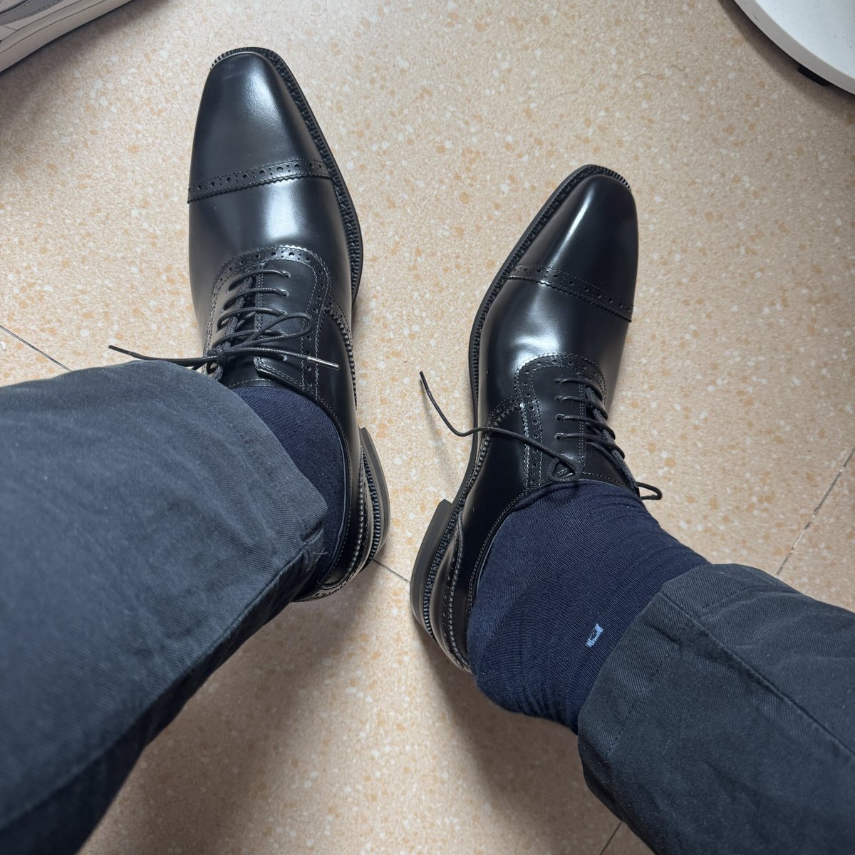 Alan1176661's tweet photo. 皮尔卡丹 #正装皮鞋 #正装黑袜 #正装棉袜 #丽格皮鞋 #皮尔卡丹 https://t.co/zd4ZTusfAq