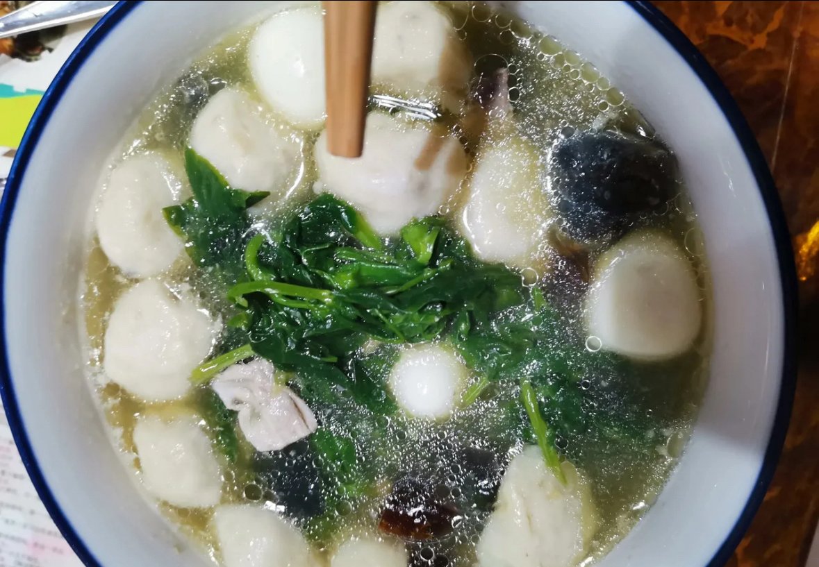 Darling32749587's tweet photo. Just made instant noodles at 1am, and they somehow taste way better when he’s stealing bites off my fork https://t.co/TSVcmDyzVR