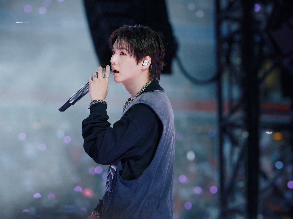 minstery_0309's tweet photo. 260711 Munich

민윤기의 손은 국보급이야 🥹💓

#BTS #SUGA #슈가 #민윤기 #방탄소년단 https://t.co/5pgGFSNj7H