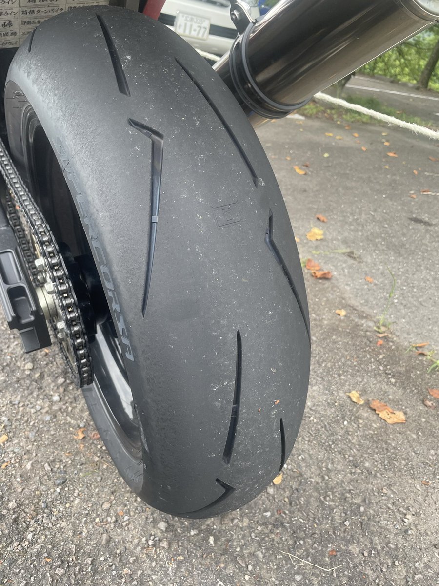 K_RPM1296's tweet photo. タイヤ交換をしてから初走行
180/55から180/60へ！

コーナー立ち上がりでの安定感から安心してアクセルが開けられるようになりました

いままでは、バンクの限界？を感じていたのがまだ倒し込める！？になった感覚

初の朝練コースということでタイヤに集中しきれなかったけど慣れ始めた頃に楽しめた https://t.co/PoU8cvTHCE