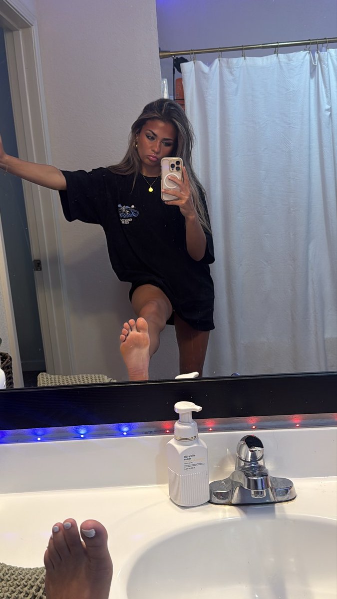 GoddessCassieee's tweet photo. submit loserssss https://t.co/1cQyjuFab4