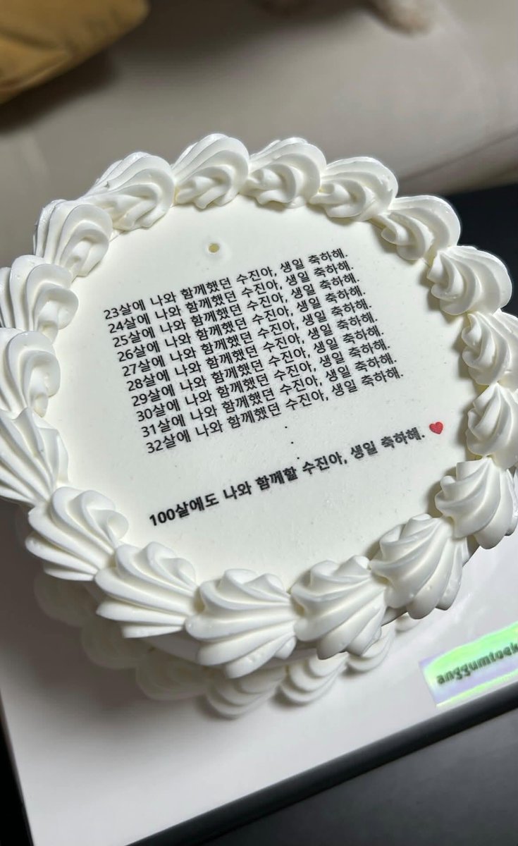saeppbwe29919's tweet photo. 케이크 보고 느낀점은?

멋지다 vs 도망쳐라 https://t.co/4ZLrS4CsWM