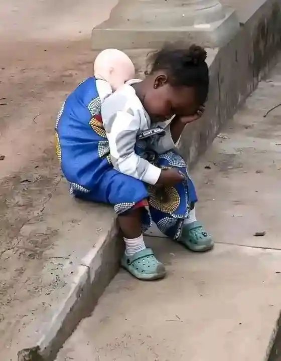ProgressUm41512's tweet photo. Women who date broke men think their relationship is genuine, The guy is just loyal because he can’t afford other women, wait till he gets his money right 🤞😖... ladies stop dating broke men. Stop helping struggling men. Stop loving men at their lowest. https://t.co/WzZKYSBdSb