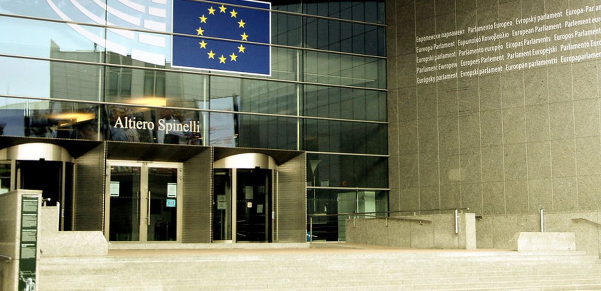 zalewski88871's tweet photo. @lidialemaniak @KubowiczR To nie jest propolski polityk.
Sikorski jako europoseł reprezentujący Polskę w latach 2019-24 zasiadał w zarządzie Grupy Spinelli, która w PE dąży do federalizacji Europy, a więc do pozbycia się min. przez Polskę niepodleglości poprzez przekształcenie jej w państwo związkowe. https://t.co/d5QLqBGJ8C