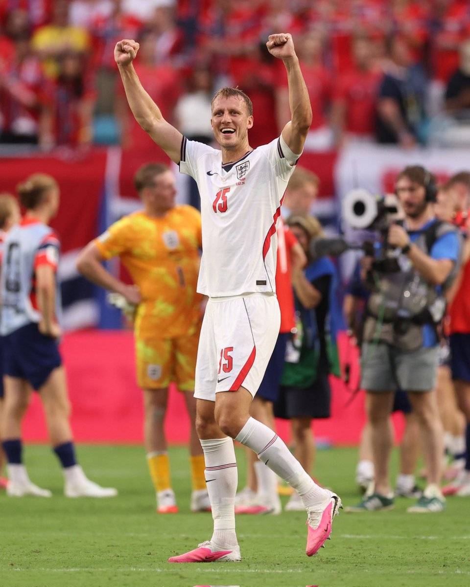 SupportersNufc's tweet photo. Big Dan Burn and England are through to the World Cup semi-finals! 🏴󠁧󠁢󠁥󠁮󠁧󠁿🔥

Came on late to close the game, and was defensively exceptional again. Bring it home, Dan! 🖤🤍

#NUFC #WORLDCUP #FBLIFESTYLE https://t.co/4JxTEbeNZu