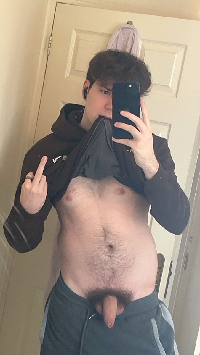 Succuboyy's tweet photo. HEY if u wanna support me on my quest to move out and record w collabs then SUB to me losers !!! …uh please 🙇🏻‍♂️

https://t.co/151lWMLyEN https://t.co/Uejcqh04bU