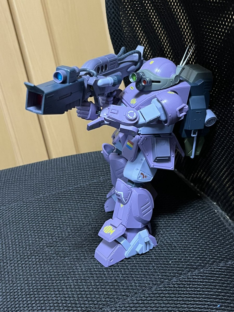 muko037's tweet photo. 今更ですがハイメタルRのメルキアカラーのスコープドッグ開封。
ロッグガンとパラシュートザックのみ付属…メルキアカラーの成形色が良い発色してます!
これも設計元木さん、ボックスアート天神さんの作品ですね！ https://t.co/v02dz1xJxN