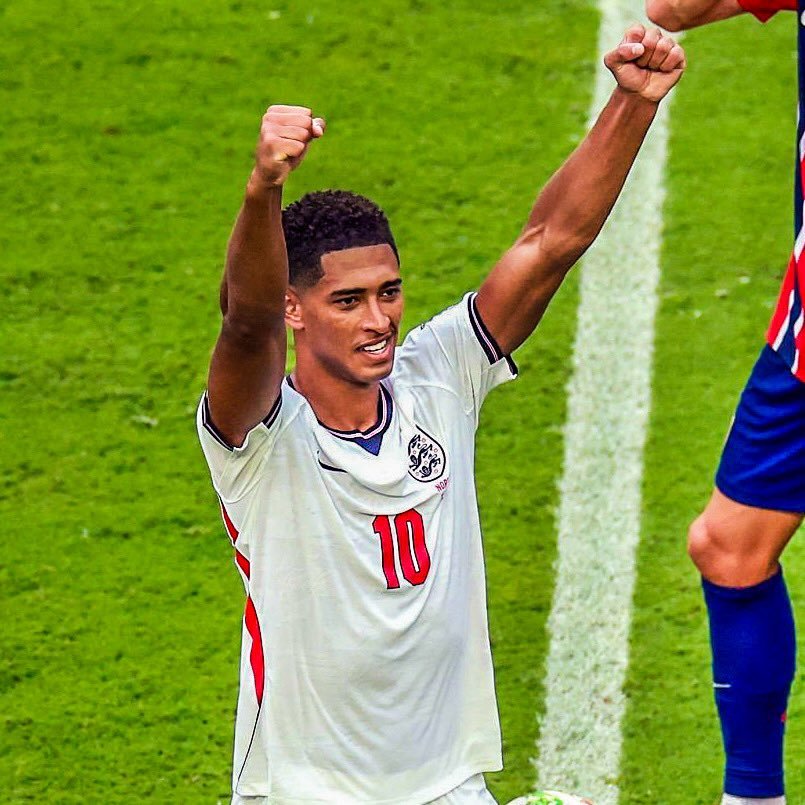 FootbalCentel's tweet photo. 🚨🗣️ Jude Bellingham: "I had a call with Cristiano Ronaldo before the World Cup. He motivated me and gave me some tips as well. I am so glad to be following in his footsteps." https://t.co/wQyAwr6ywg