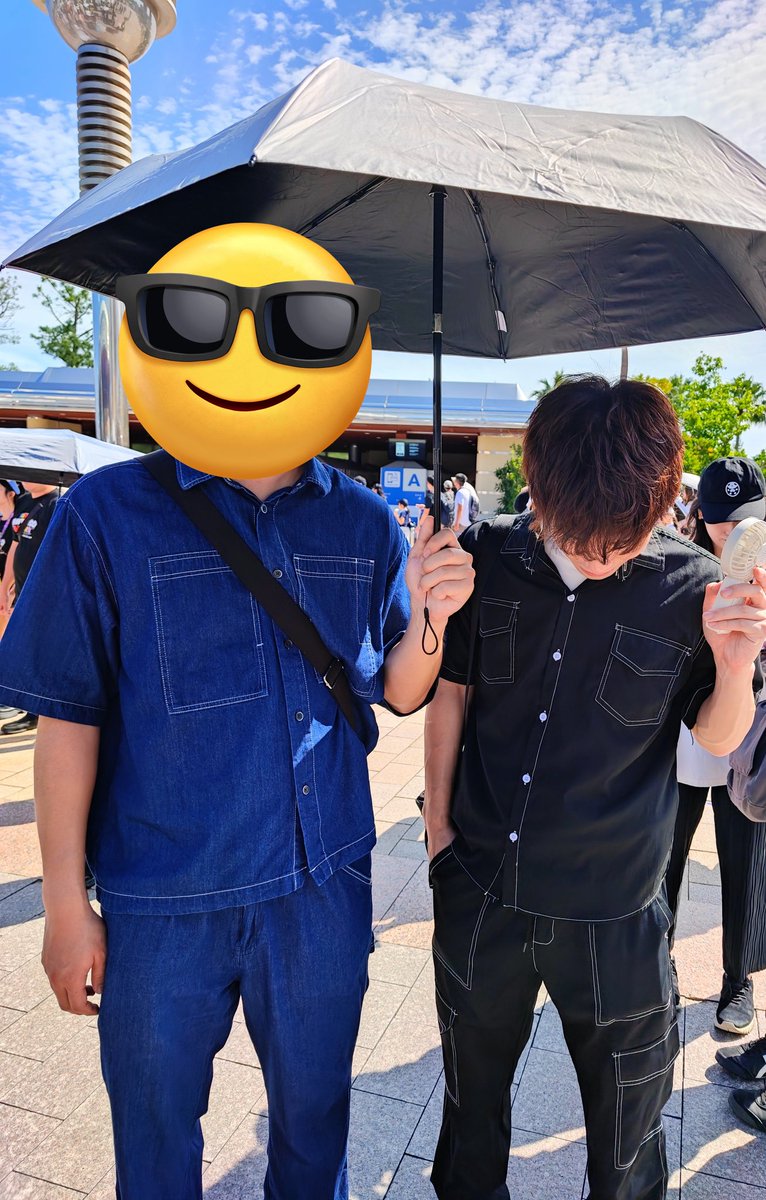 12H_UKAT's tweet photo. 奇跡的にペアルックみたいになった(笑)
ユニバ楽しんでくるぞ🌎 https://t.co/CU85WoIxe7