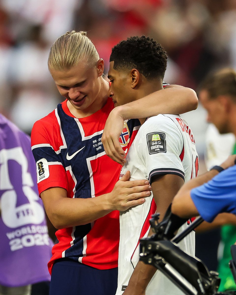 brfootball's tweet photo. Respect between two of the best 🤝 https://t.co/DrUs4yhcjk