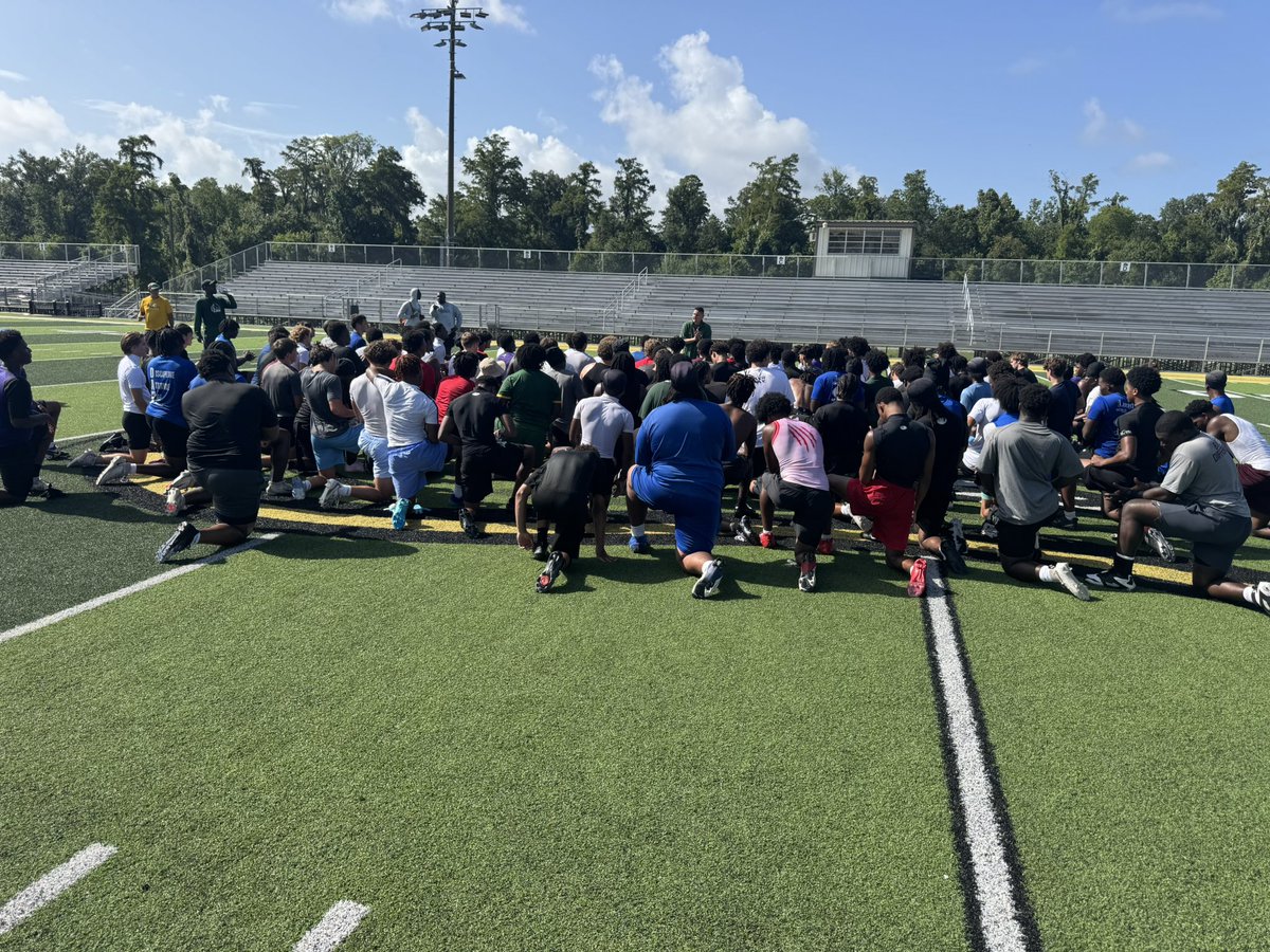 F_Huggins80's tweet photo. Campers did a hell of a job today competing, learning, &amp; growing at Showcase on the Bayou Camp.  170 campers showcased there skills in front of @KYSUFB staff &amp; other college coaches from the region.
A lot of offers went out today.  Thanks to everyone who came out

#CloseTheGAP https://t.co/VHb8toTrW5
