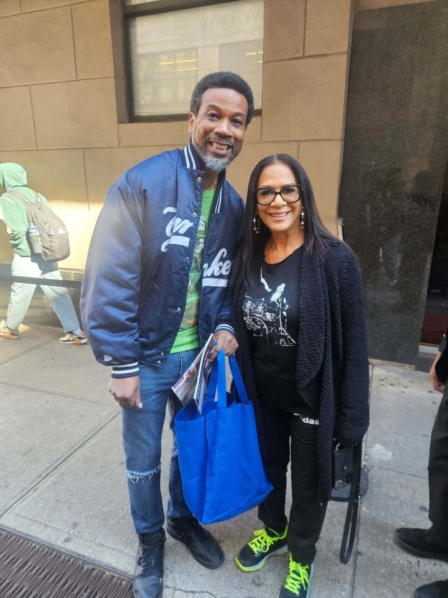 sigmapoet1914's tweet photo. Welcome to the family Soror @SheilaEdrummer . @ZPhiBInc1920 #Boule https://t.co/WtueRZnDvj