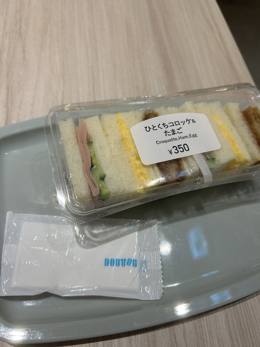 rn_mxb's tweet photo. 早く着きすぎたからご飯も食べず出てきたしドトールで軽く食べます
初ドトール https://t.co/q9Ip705ZvM