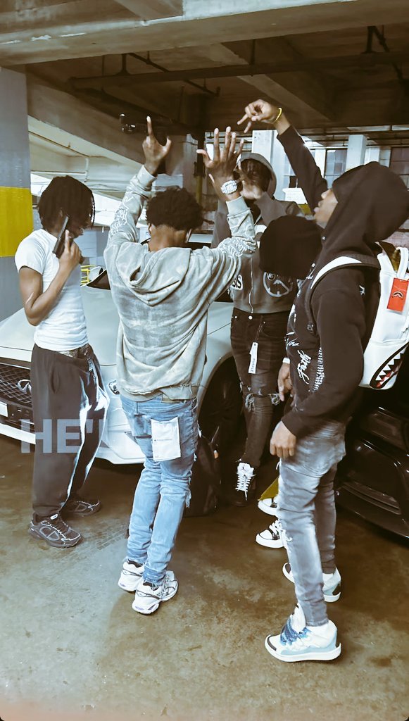 mbkc816's tweet photo. Hit our lines in Kansas city right now!! #straightcontent #Hoodnigga #meetups https://t.co/BSy76PIYTm