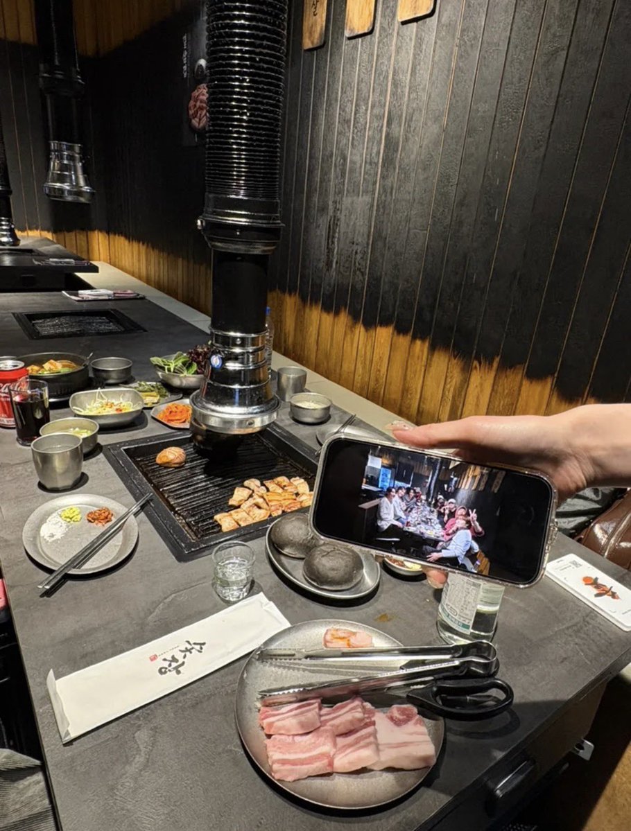 mm10___j's tweet photo. 슻장 ✩.*˚

皆が食べたお席に通してもらって食べてきた🙏🏻🤍大人数だしいっぱい食べるからって、あるお肉全部食べましたって言ってて安定の納得ㅎㅎ
シグニチャーのお肉頂いたけど本当に美味しくてまた絶対に行くんだ〜（ ܸʚ̴̶̷̷⩊ʚ̴̶̷̷ ܸ）✊🏻 https://t.co/sLd9137a6f