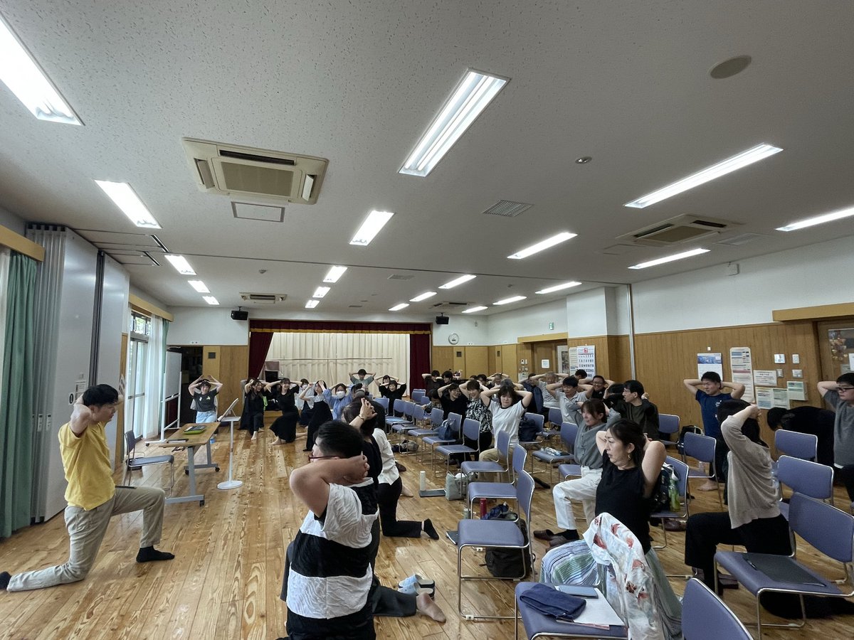 MODOKIchorus's tweet photo. 【本番🎋朝練】

本日体操&amp;発声のお兄さん🎶
今日の九州も暑く🥵なりそう。
演奏は、熱く爽やかに🌊

MODOKIは、
怪しい集団ではありません。。。😂 https://t.co/b2e7eO6W2A
