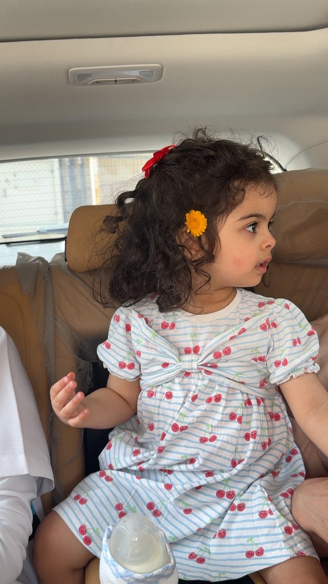 19__Xx3's tweet photo. لقيت لي حاجه قبل سن الثلاثين
 مافيه احد بالكون مثلي لقاها

مخلوق ماضنه تكون من الطين 
يمكن سحابه عابره طاح ماهاا 

خلت ثلاث ارباع صدري بساتين
 محد وصل في داخلي مستواها

ماقارنك بالحور وانتي تعرفين
 حتى قصيدي يبتهج لانصاهاا

حبيبتي انتي هنا لا تخافين 
شفتي ضلوعي والله انك وراها. https://t.co/g7A4BInMZv