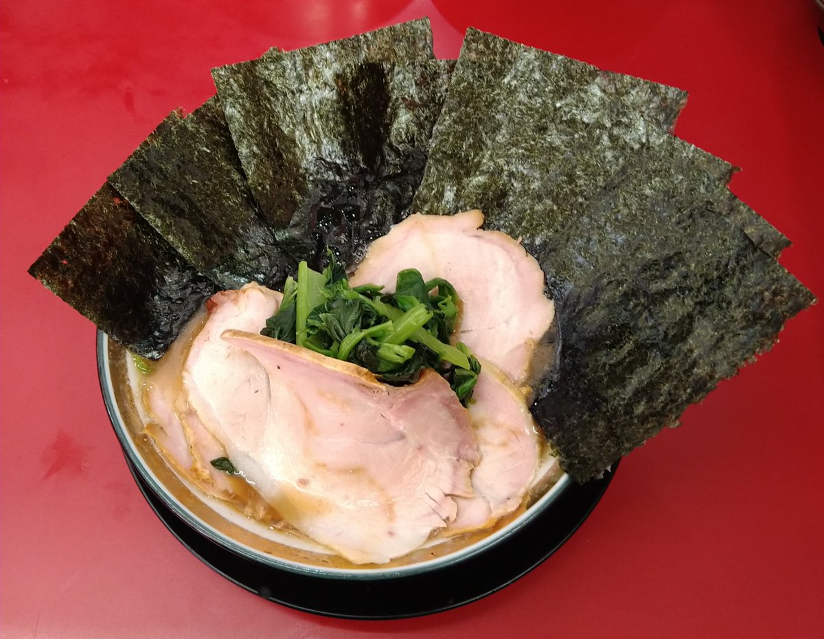 btMXwWzkBPep9zM's tweet photo. 『王道いしい浜野！』
タケ店長あ〜ちゃんコンビまきさんマサキさん気働き
チャー麺！SP
お心遣いありやす！

タケスープ馬！
全て上等大満足で御座る！

帰りしな扉開けたらなんとっ
若ちゃんさん御夫婦現る！ww
挨拶程度でしたがいつか是非！ラーメン話聞かせて下さいねー♪

王道いしい最高！♬ https://t.co/fbUMZB1FbO