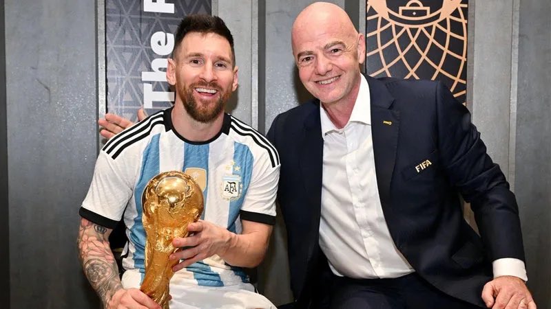 EvenKarpuz1's tweet photo. Hvorfor? Penger.

@FIFAcom vil selvfølgelig ha England, Spania, Frankrike og Argentina i semifinale. Yamal. Messi. Mbappé. Kane.

Mediene trenger de største lagene og stjernene, fotballen trenger mediene. Vi klikker mest, ser mest og kjøper mest når de største nasjonene spiller. https://t.co/mejZDbkv3p