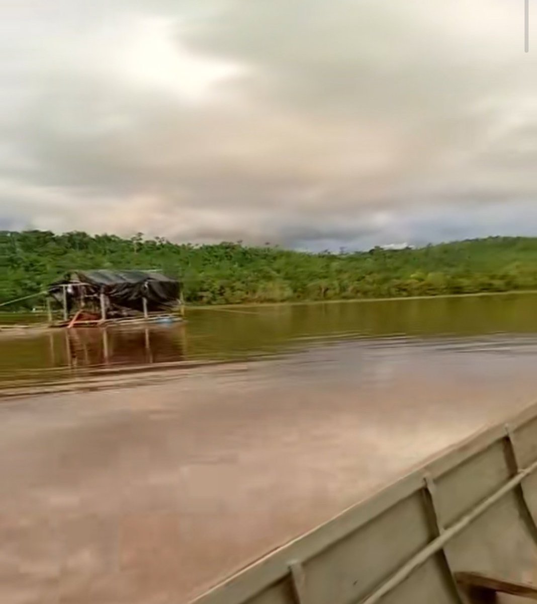 Fritz_A_Sanchez's tweet photo. #Atencion #Venezuela 

Amanece al #SurDelOrinoco con la terrible proliferación d balsas mineras ilegales q se reproducen a lo largo del Caroní, promovidas x la permisividad de la #FANB q continúa inactiva en el resguardo de esta cuenca hidrográfica protegida x Ley en el país ! https://t.co/9pxJQLeCHo