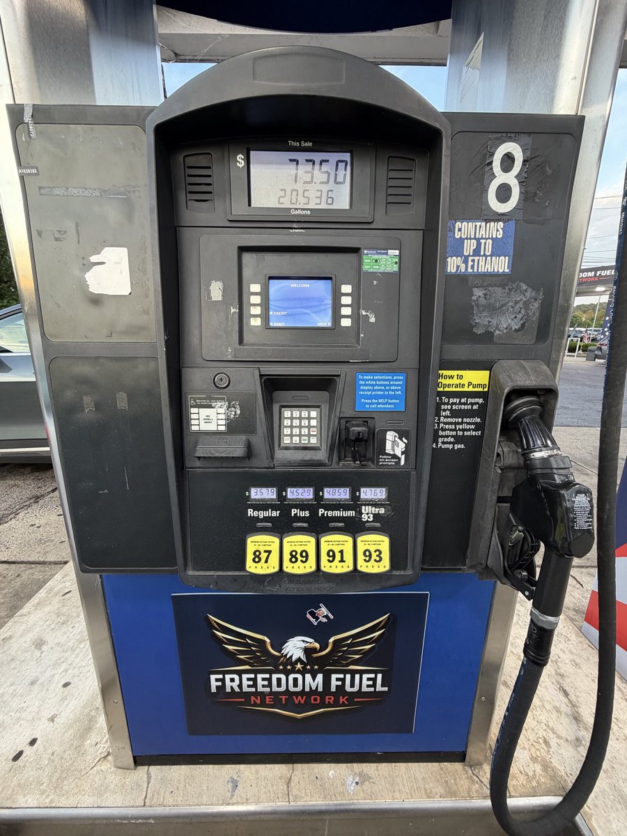 GreenManMarket's tweet photo. I don’t want to sound like a whiny little bitch but why can’t I tap to pay at Freedom Fuel Network @WhiteHouse https://t.co/ULHSGM70Ir