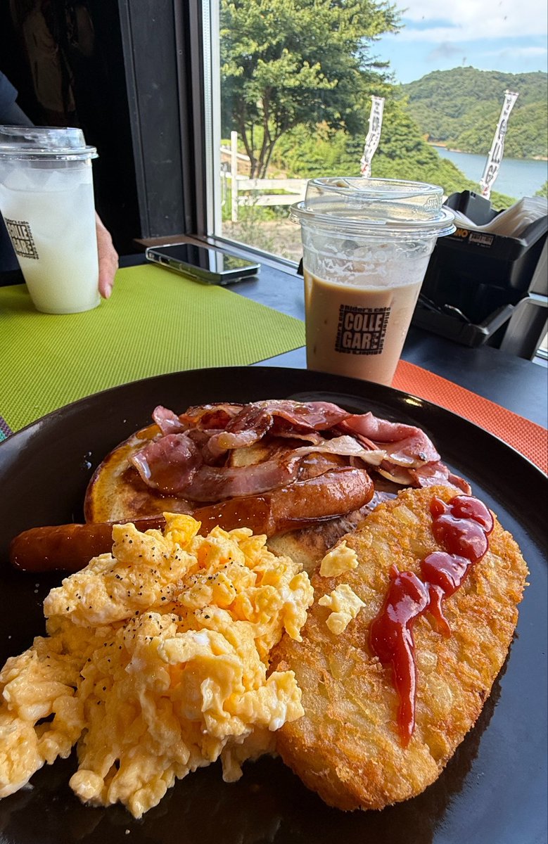 冷え冷えのおしぼりもらってさっぱり〜😆🧊 モーニングいただきます🍴✨