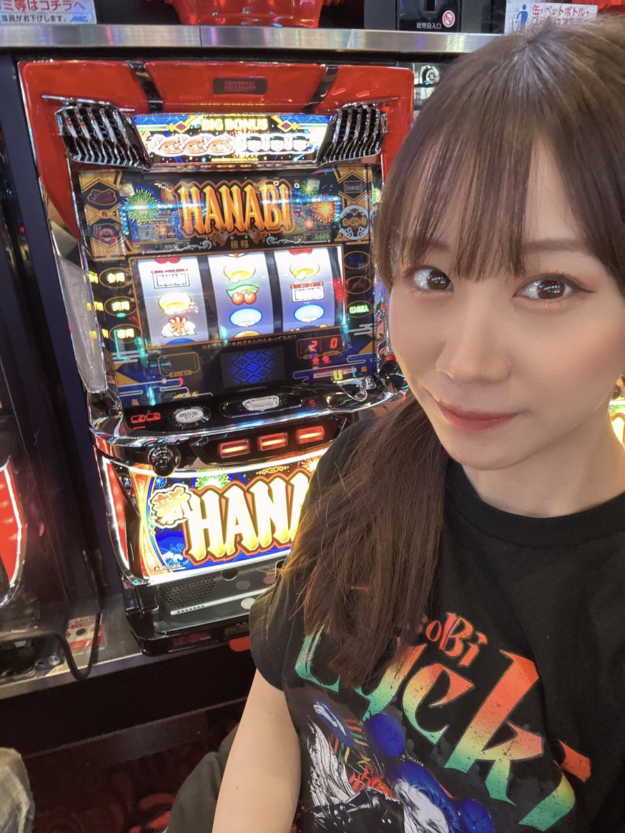 koume_dmm's tweet photo. おはよーございます☀️
本日は静岡県 #ABC静岡中吉田店 さんにきております！
抽選と一般合わせて、171名様ご来店☺️

朝イチは新ハナビで実戦開始🎆
1kで70Gも回ってびっくりしてます笑
ABCのTシャツ着てるので今日は勝てる💪ﾊｽﾞｯ
#PR https://t.co/VCG1SFu4M7
