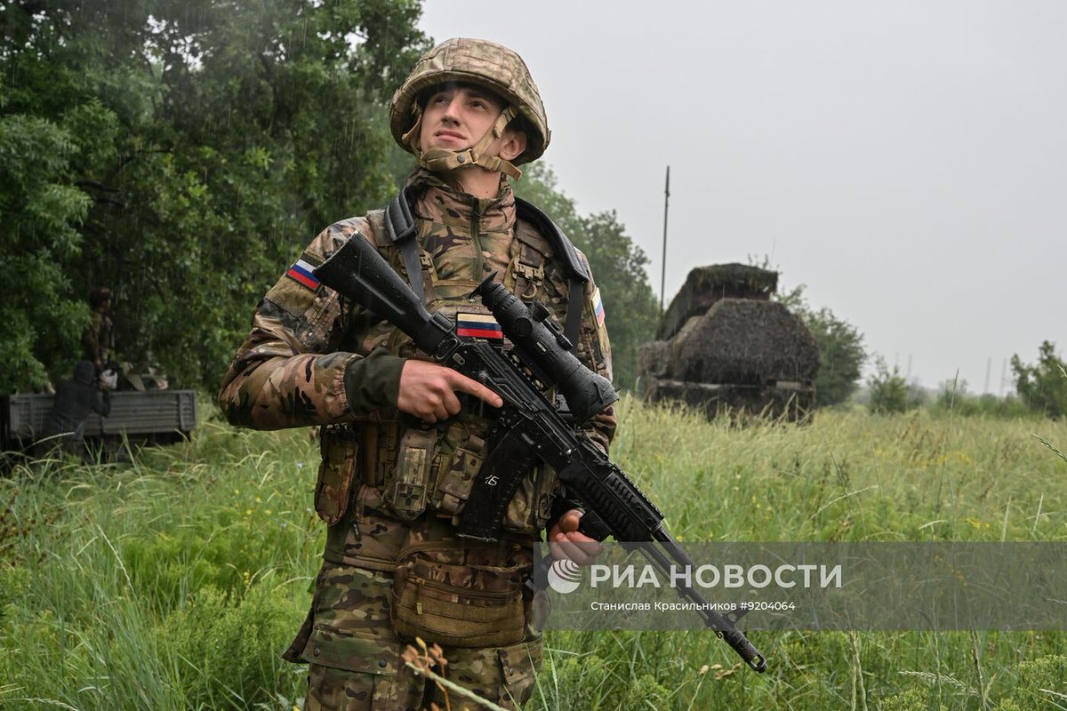 TheGreyPatriot_'s tweet photo. 🇷🇺 Today's work of Buk-M3 air defense unit from Group of Forces "Centr" in Dobropolye direction.

Part 1 of 2

#Russia #Russian #Russians #Today #SVO #Military #Army #Tactical #Rocket #Missle #Artillery #Launcher #AirDefense #BukM3 https://t.co/k293OJOq08