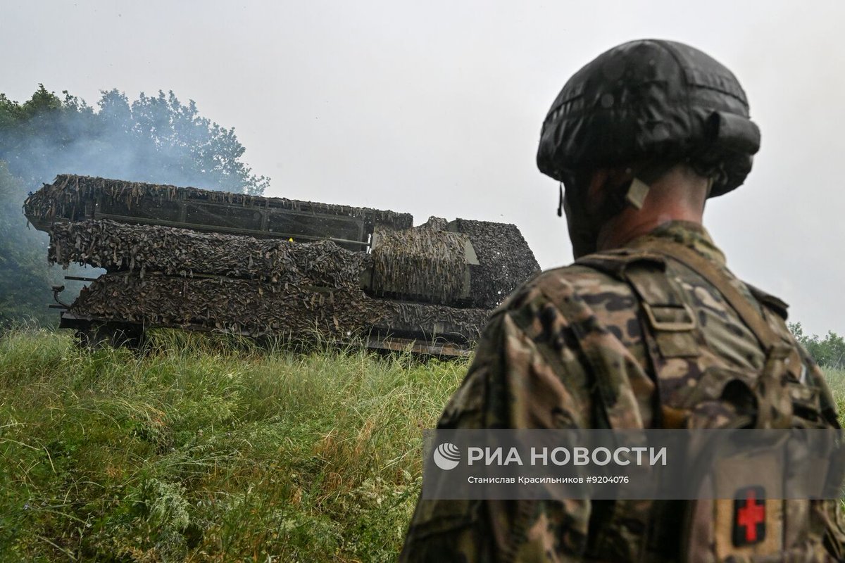 TheGreyPatriot_'s tweet photo. 🇷🇺 Today's work of Buk-M3 air defense unit from Group of Forces "Centr" in Dobropolye direction.
Part 2 of 2
#Russia #Russian #Russians #Today #SVO #Military #Army #Tactical #Rocket #Missle #Artillery #Launcher #AirDefense #BukM3 https://t.co/aM9uuqNFvj