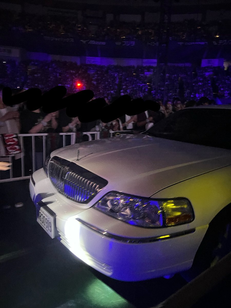 worldend_1221's tweet photo. リムジン目の前に来て深瀬くんかと思ったら違う場所で両角スポーンしててリムジンがただの足場だったの情報量過多死するとこだった

 #TheCINEMA
 #SEKAINOOWARI
 #CINEMAネタバレ https://t.co/ejVUKMTkSV