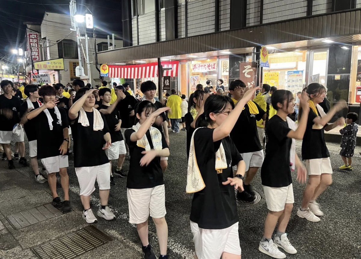 IVUSA_OFFICE's tweet photo. 【夏プロ紹介Vol.12 新潟県長岡市栃尾ふるさとづくり活動 （とちお祭）】

　よさこいや神輿渡御などで「とちお祭り」に参加し、住民の方と地域を盛り上げます。2005年の除雪ボランティアか築いた絆をつなぎながら、交流と協働によるまちづくりに取り組みます。

日時：8月21日～24日
参加人数：約40人 https://t.co/cqaojEvYEu