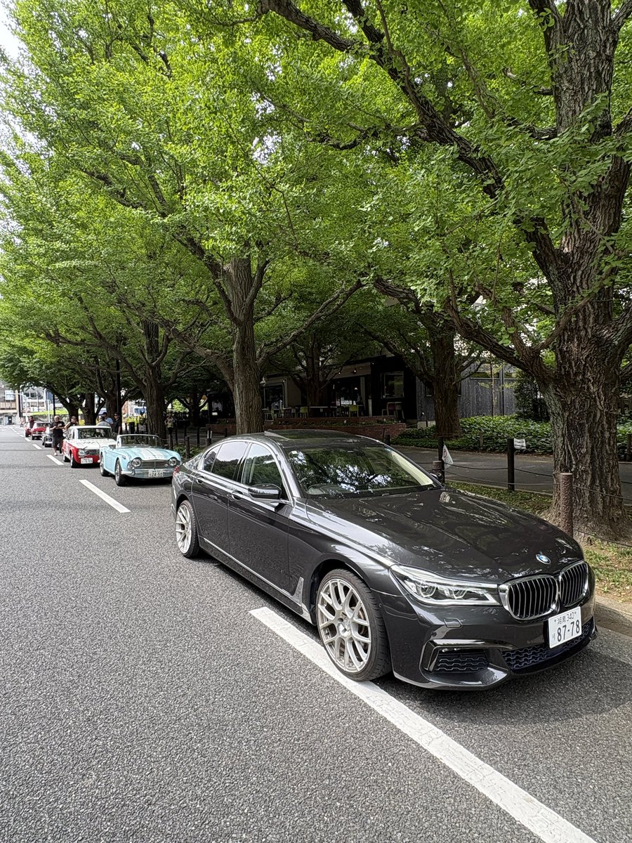 radius_f's tweet photo. 7シリで朝活
周りの車が小さいから余計大きく見える
昔の車美しい✨️ https://t.co/G5omoeGwfw