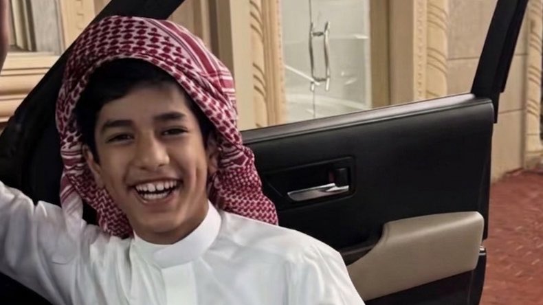_6jc0's tweet photo. يا عسَى مشَارق ضِحكتك مالهَا غرُوب🤍
#احمد_قزيع_السهلي ~ #فراج_قزيع_السهلي https://t.co/64mNTGtdtL
