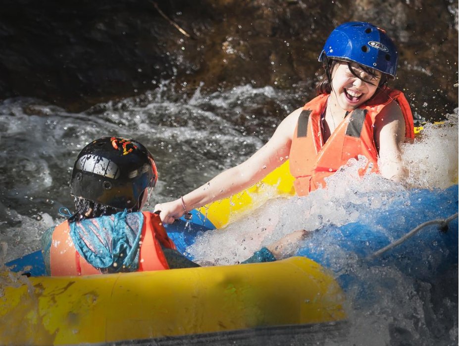 haijunlihjl's tweet photo. Nothing beats a refreshing raft trip down the river to escape sweltering summer days.
夏日酷暑难耐，漂流便是绝佳的消暑良方。 https://t.co/bp8vpR0efN