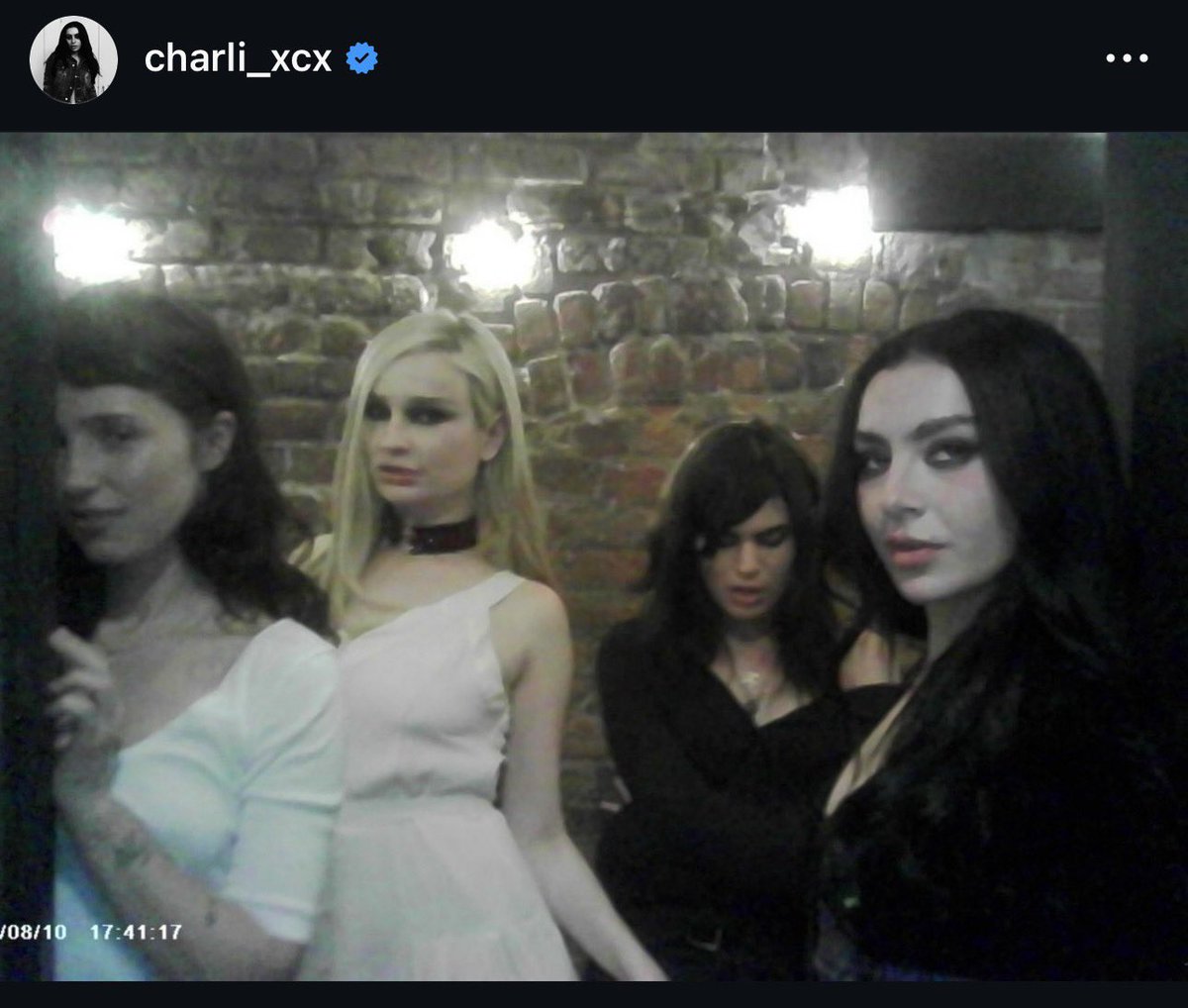 grossellaaa's tweet photo. La foto que subo yo / La foto que sube mi amiga alternativa que se hace la misteriosa https://t.co/QWwjy0buGE