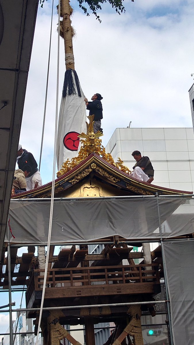 tobefree115's tweet photo. 祇園祭　薙刀鉾を組み上げる https://t.co/fEuqNME2gq