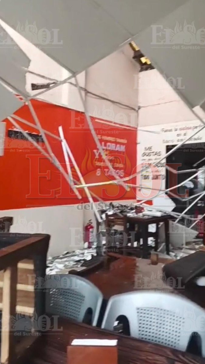 DiaAvance's tweet photo. Una fuerte tromba cayó esta tarde en el municipio de Cárdenas, causando daños a viviendas y comercios, árboles cayeron a la vía pública y techos volaron por doquier; al momento no se habla de personas heridas. (Más información en el impreso). El Sol del Sureste/ Redacción https://t.co/fNPxfaxtIR