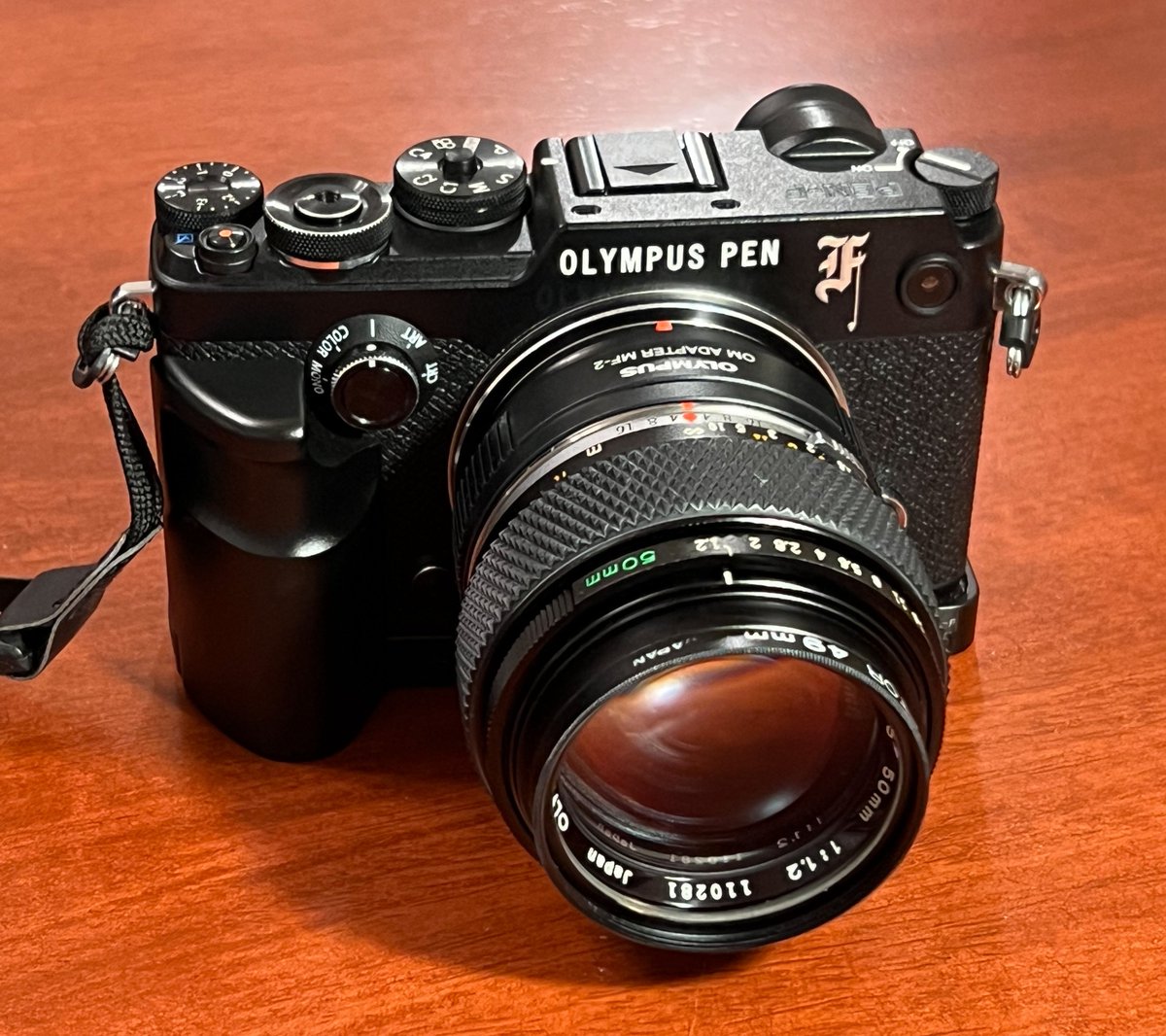 最近薔薇の写真はこの機種OLYMPUS PEN Fです。「F」の花文字を付けてみ