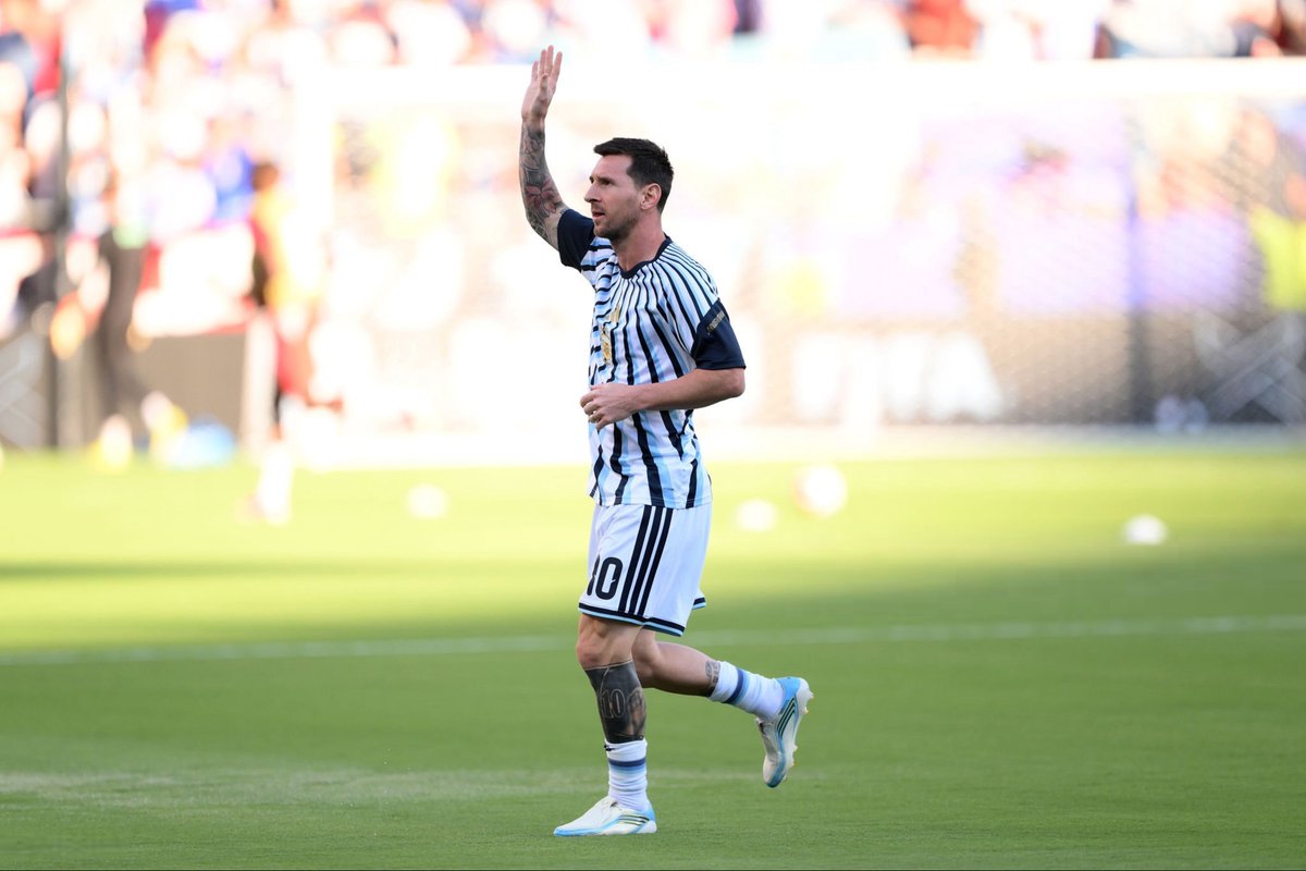 M10GOAT's tweet photo. تحية الملك 😍👋🏻 https://t.co/vxBSeLYTHI