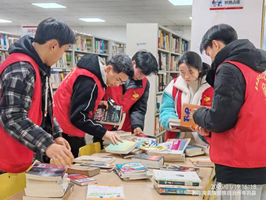 GunterStohr's tweet photo. Spent the morning sorting books at the community library as a volunteer. Love seeing kids light up when they find their favorite story! https://t.co/pVSxJHcv0g